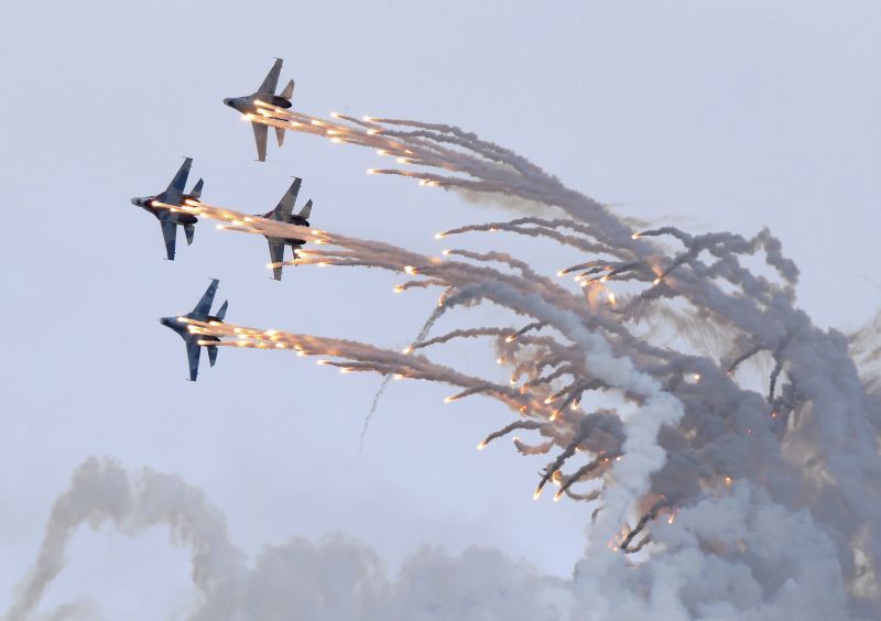 Rusia trimite avioane de luptă în Belarus în replică la manevrele NATO