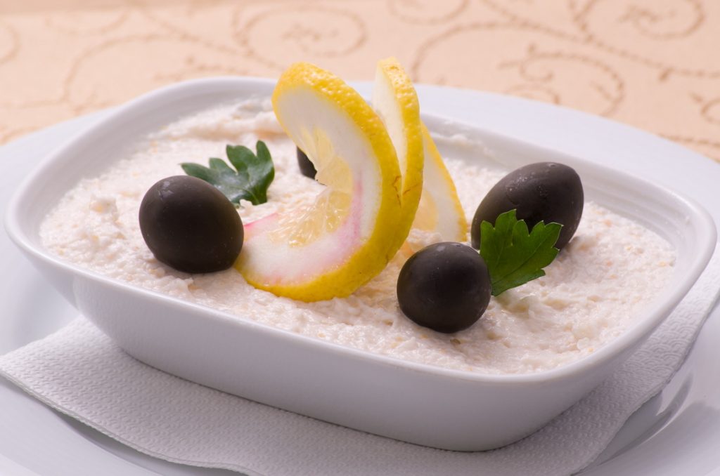 Salata de icre din comerț conține ingrediente periculoase. Cum le preparați acasă rapid și sănătos