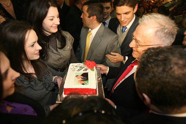Sănătatea l-a ţinut pe Iliescu departe de aniversare