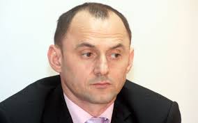 Șeful Poliției Piatra Neamț, filmat în timp ce bătea o minoră | VIDEO. Ofițerul a demisionat