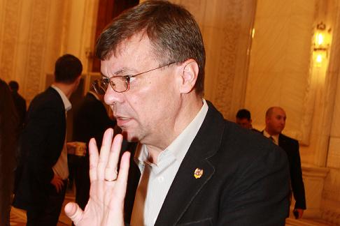 Senatorul Tudor Barbu a părăsit PC-ul pentru PNL