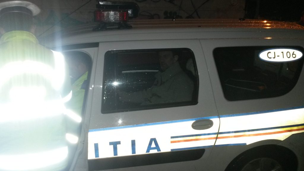 Şofer băut, oprit cu focuri de armă în trafic