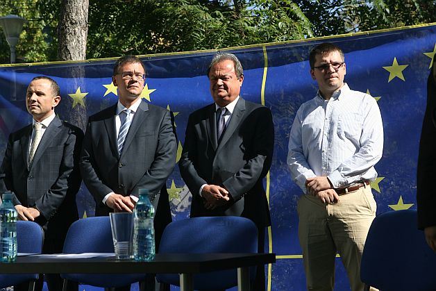 Start pentru PE: Şapte partide pe Dreapta, o alianţă pe Stânga
