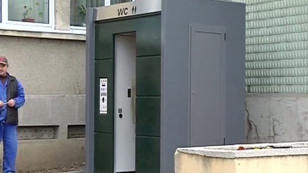 Toaletă la preţ de garsonieră, în Olt. WC-ul din Slatina costă 28.000 de euro FOTO