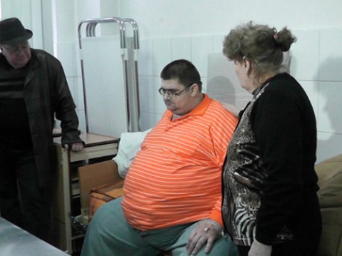 Un bărbat de 300 de kilograme va fi operat la Timişoara