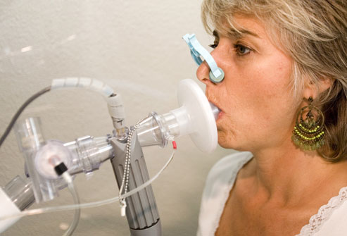 Un test de respirație care detectează cancerul de sân, le-ar putea scuti pe femei de inconfortabilele mamografii