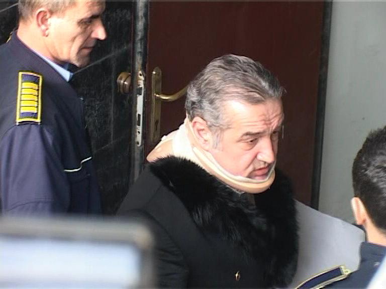 UPDATE. Gigi Becali RĂMÂNE ÎN AREST. Instanța a respins cererea de eliberare. El stă în celulă cu un popă