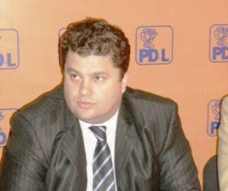 AFACEREA PUIUL ELECTORAL. Puii grill ceruţi de deputatul Florin Popescu, transportaţi cu tiruri şi acte false, au fost împărţiţi alegătorilor din 13 localităţi