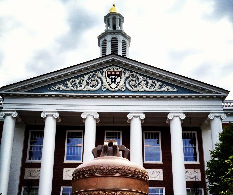 ANCHETĂ la Harvard pentru violenţă sexuală. STUDENŢII au depus mai multe plângeri