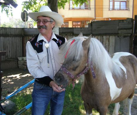 Angajaţii Primăriei Cluj fac exces de zel. Mii de clujeni îi cer lui EMIL BOC să îl autorizeze pe poneiul Rocky