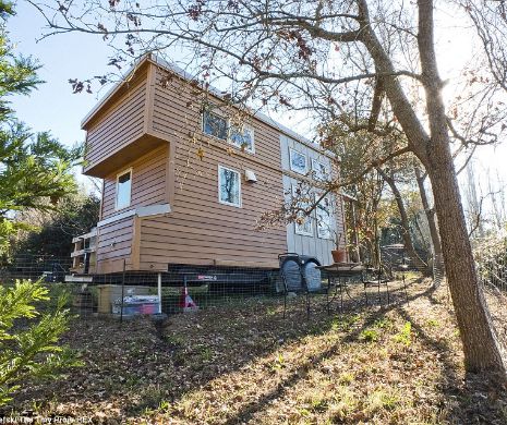 Casa pe roți de 30.000 de dolari, soluția unui web designer pentru a scăpa de chirie și ipotecă | GALERIE FOTO