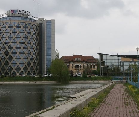 DOSARUL ICA. EVZ vă prezintă „prăpastia” lui Felix. Fotografiile care îi bat obrazul lui Dan Voiculescu