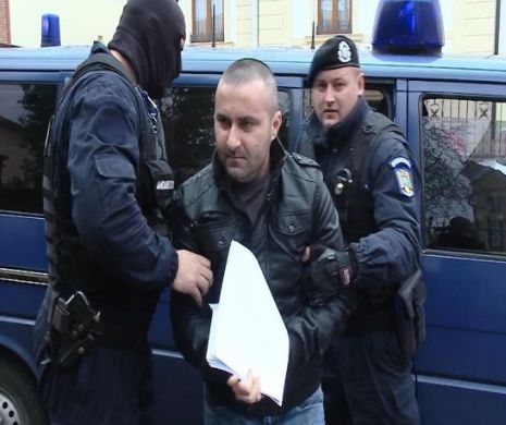 Hacker cu nouă clase a clonat zeci de mii de carduri bancare