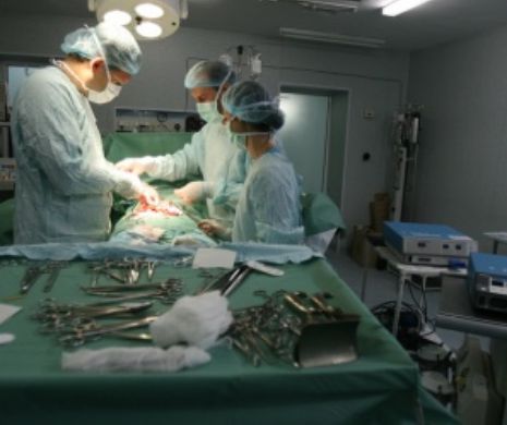 MAFIA SILICOANELOR. Cine sunt cei trei medici ARESTAŢI: esteticianul împătimit de off-road şi ŞEFA DE PROMOŢIE