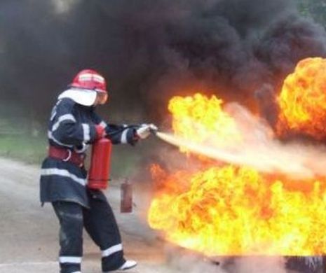 Mamă DENATURATĂ. Fiicele ei erau să ardă de vii în casă, după ce au fost lăsate nesupravegheate