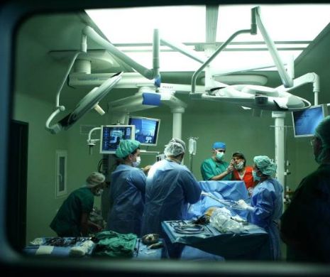 OPERAŢIE UNICĂ în România: reconstrucţie de VEZICĂ URINARĂ cu intestine subţire. Pacientul RISCA să-şi piardă organele genitale