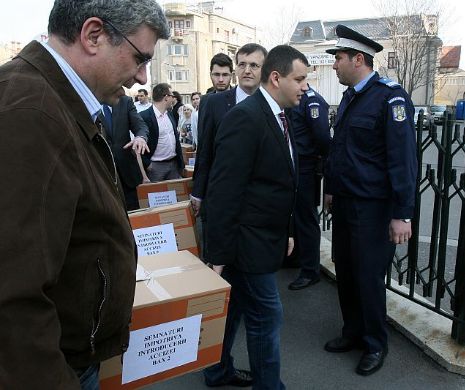 PMP și Băsescu fac front comun împotriva accizei lui Ponta