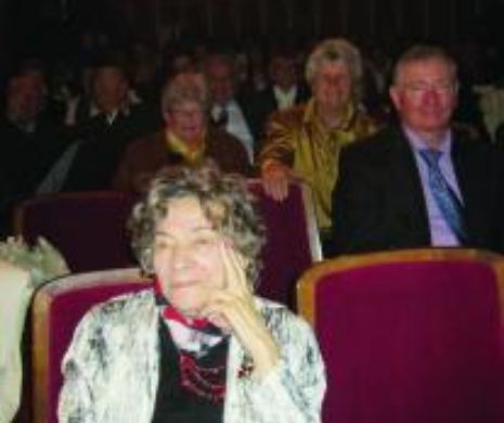 Profesoară model la peste 90 de ani. Unul dintre foștii directori ai Colegiului Nicolae Titulescu din Craiova a participat la festivitatea dedicată împlinirii unui secol de la înființarea liceului