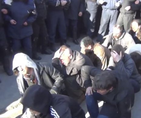 „Târâţi-vă spre Europa voastră”. Ucraineni forţaţi să îngenuncheze de ruşi