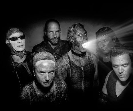 Trei copii români au deschis un concert al trupei Rammstein, în SUA | VIDEO