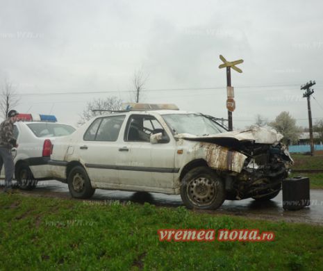 Vaslui. Un tren care circulă la două luni a dat peste o mașină de poliție