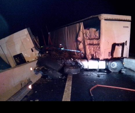 Accident cu două TIR-uri şi un autocar, pe autostradă, lângă Orăştie