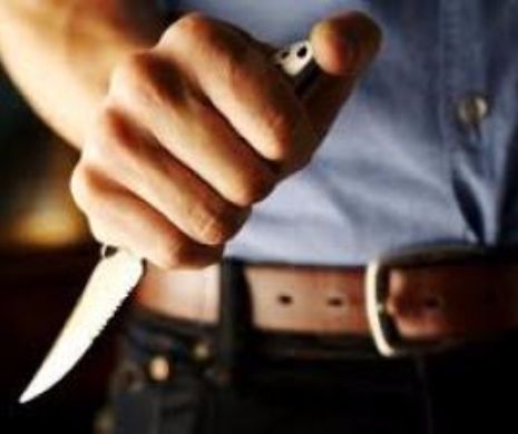 Adolescent, ÎNJUNGHIAT pe stradă la Timişoara. Atacatorul a fugit