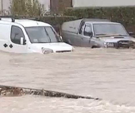COD PORTOCALIU de inundaţii, prelungit în nouă judeţe până luni, la ora 18:00