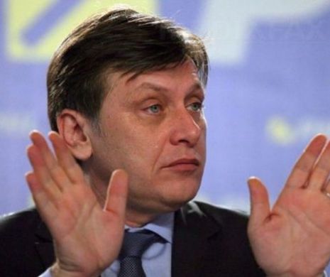 Crin Antonescu, despre Tăriceanu: Nu contează că face atâtea piruiete că i se văd desuurile. Sunt roșii și subțiri