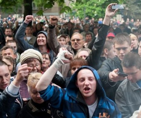 CRIZA DIN UCRAINA. Mii de susţinători ai Ucrainei unite au manifestat la Odesa | GALERIE FOTO