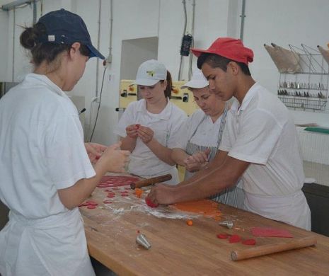 Din copii ai străzii au ajuns artiști