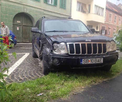 Hairstylist rupt de beat a lovit cinci mașini. Avea permisul suspendat | Video