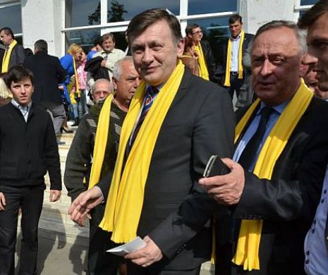În cazul unei fuziuni cu PDL, Antonescu nu vrea să renunțe la numele PNL