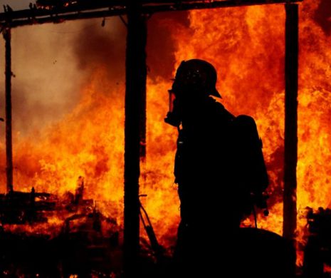 INCENDII în California. Evacuare parțială la o bază militară și la centrala nucleară San Onofre. Mii de persoane și-au părăsit locuințele