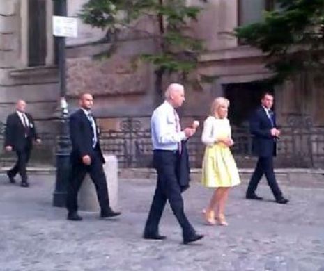 Joe Biden şi soţia, la un restaurant în Centrul Vechi. Vicepreședintele SUA şi-a cumpărati o îngheţată la cornet
