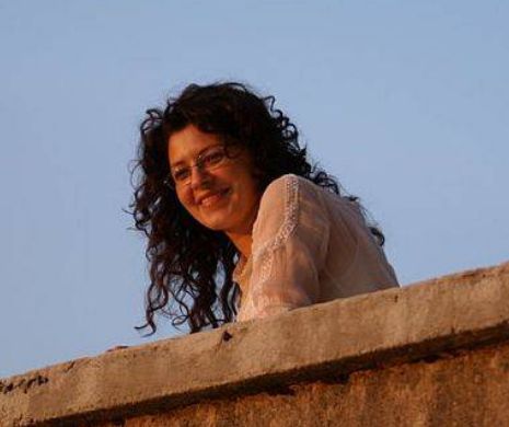 O directoare de la Autoritatea Rutieră Română a fost  trimisă în judecată pentru şpagă în bani, haine şi electrocasnice