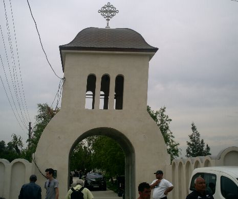 PERCHEZIŢII la "FABRICILE DE MORMINTE". Evaziune fiscală în AFACERI ilegale pe seama MORŢILOR