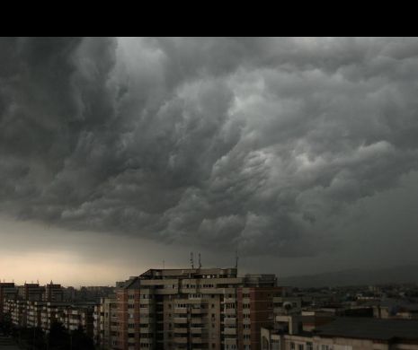 Plouă torenţial în mai multe judeţe. Pericol de inundaţii| VEZI HARTA zonelor afectate
