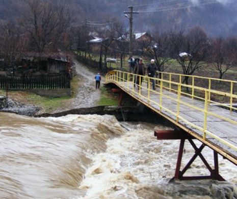 Traficul rutier a fost restricţionat între Drobeta Turnu Severin şi Târgu Jiu din cauza inundaţiilor