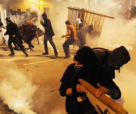 CAMPIONATUL MONDIAL. Protestatarii au ars tricourile Braziliei