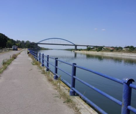 Copil de doi ani din Medgidia, găsit mort pe malul Canalului Dunăre Marea Neagră, cu urme de violenţă pe corp