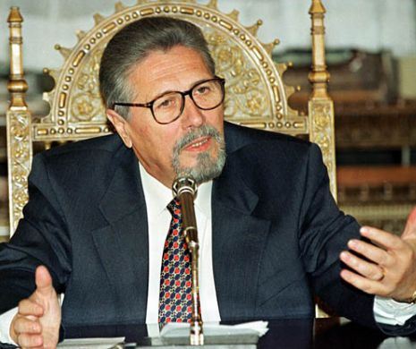 Cum arata Emil Constatinescu si misterioasa sa sotie, la 14 ani de cand au plecat de la Cotroceni!