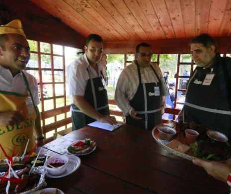 Festin în parcul Tineretului din Capitală. Minoritarii noștri s-au „mâncat” între ei la „Gratariada” interetnică