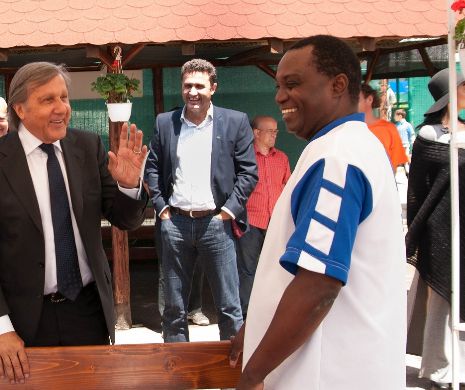 Ilie Năstase a tăiat panglica Bazei Sportive Tenis Club Curtea de Argeș