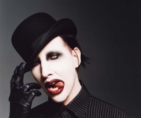 Marilyn Manson și trupa sa, ATACAȚI cu ouă și apă sfințită de activiștii ortodocși ruși | VIDEO