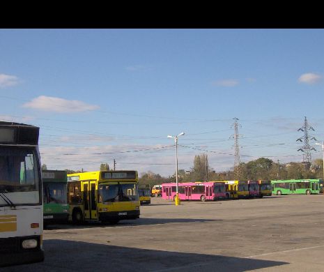 Piese de teatru în autobuzele RATC, cu studenţii Facultăţii de Actorie Constanţa