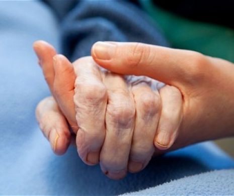 REVOLTĂTOR. La 77 de ani, chiunuită și înfometată. Bătrâna a ajuns la spital cu o greutate de 25 de kg, cât un copil de 8 ani