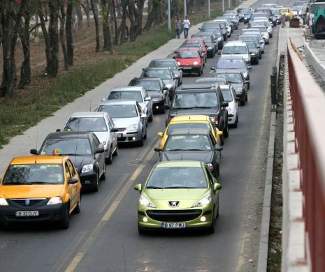 SITUAŢIA TRAFICULUI. Drumurile cu RESTRICȚII RUTIERE și rutele ocolitoare. Aglomerație pe DN1 și autostrăzile A1 și A2