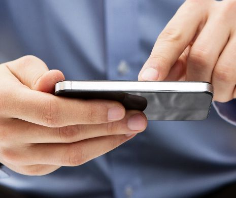 Ții telefonul în buzunarul din față? Medicii nu recomandă asta bărbaților