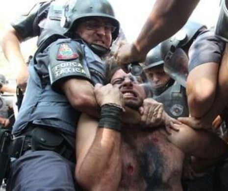 Violențele iau amploare în Sao Paulo! O jurnalistă o fost lovită de o grenadă și are mâna ruptă